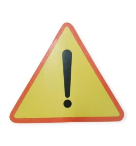 znak drogowy pełnowymiarowy - inne niebezpieczeństwa